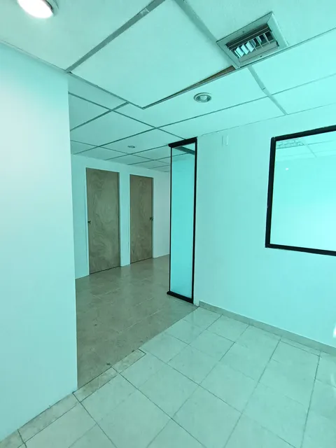 Fachada del Centro Empresarial Caracas