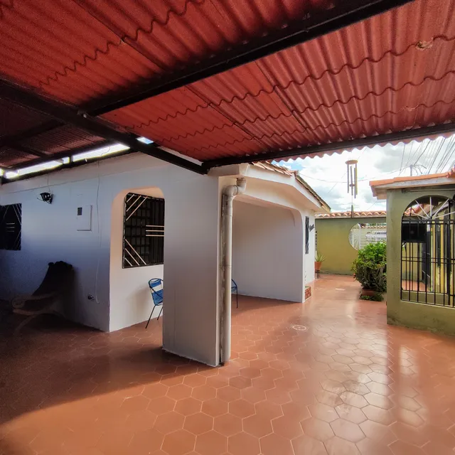 Terraza techada de la casa en Fundalara Norte