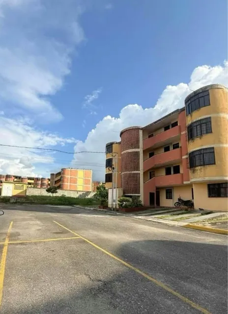 Edificio del Conjunto Las Rosas en Los Naranjillos